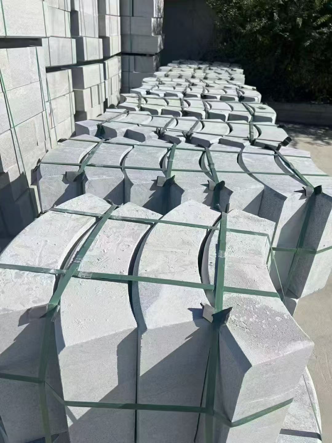 无锡 芝麻灰弧形路沿石