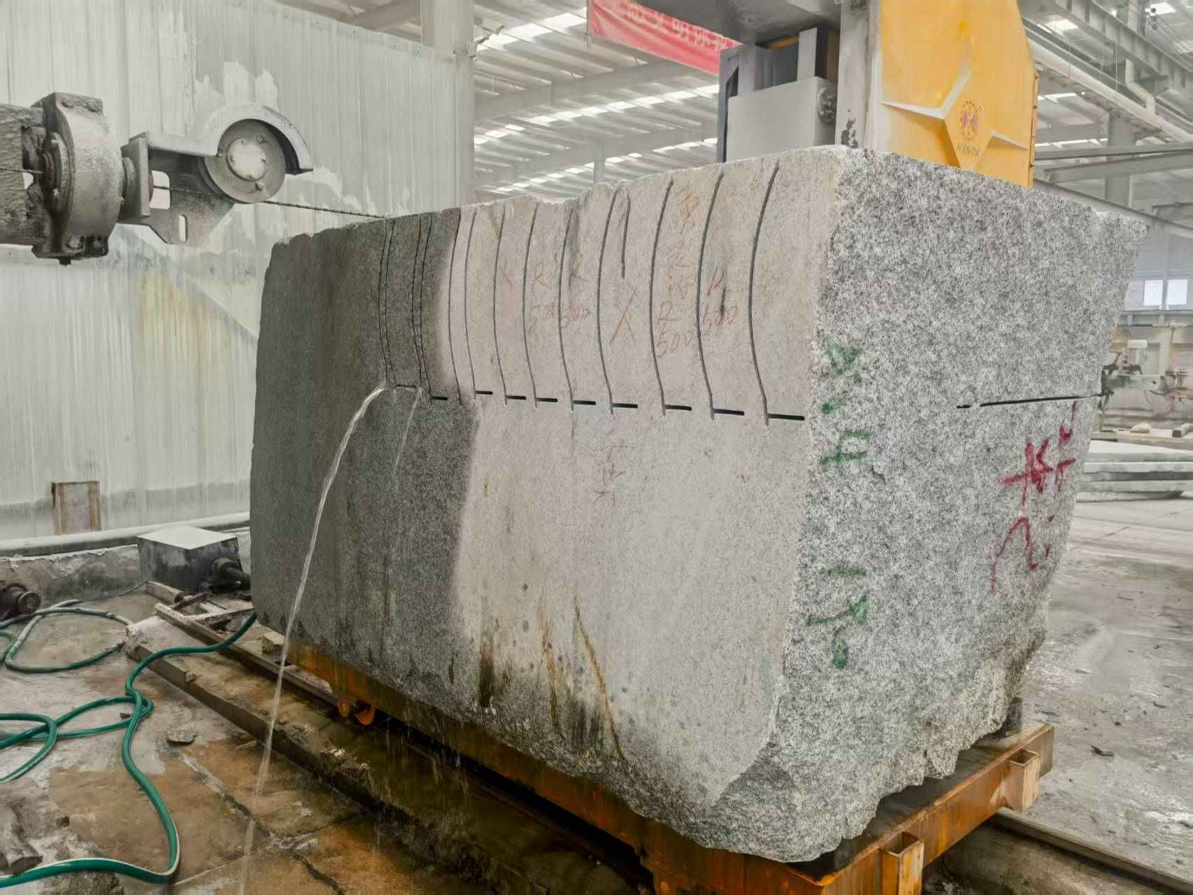 无锡 602，大花芙蓉白，绳锯加工弧形路沿石