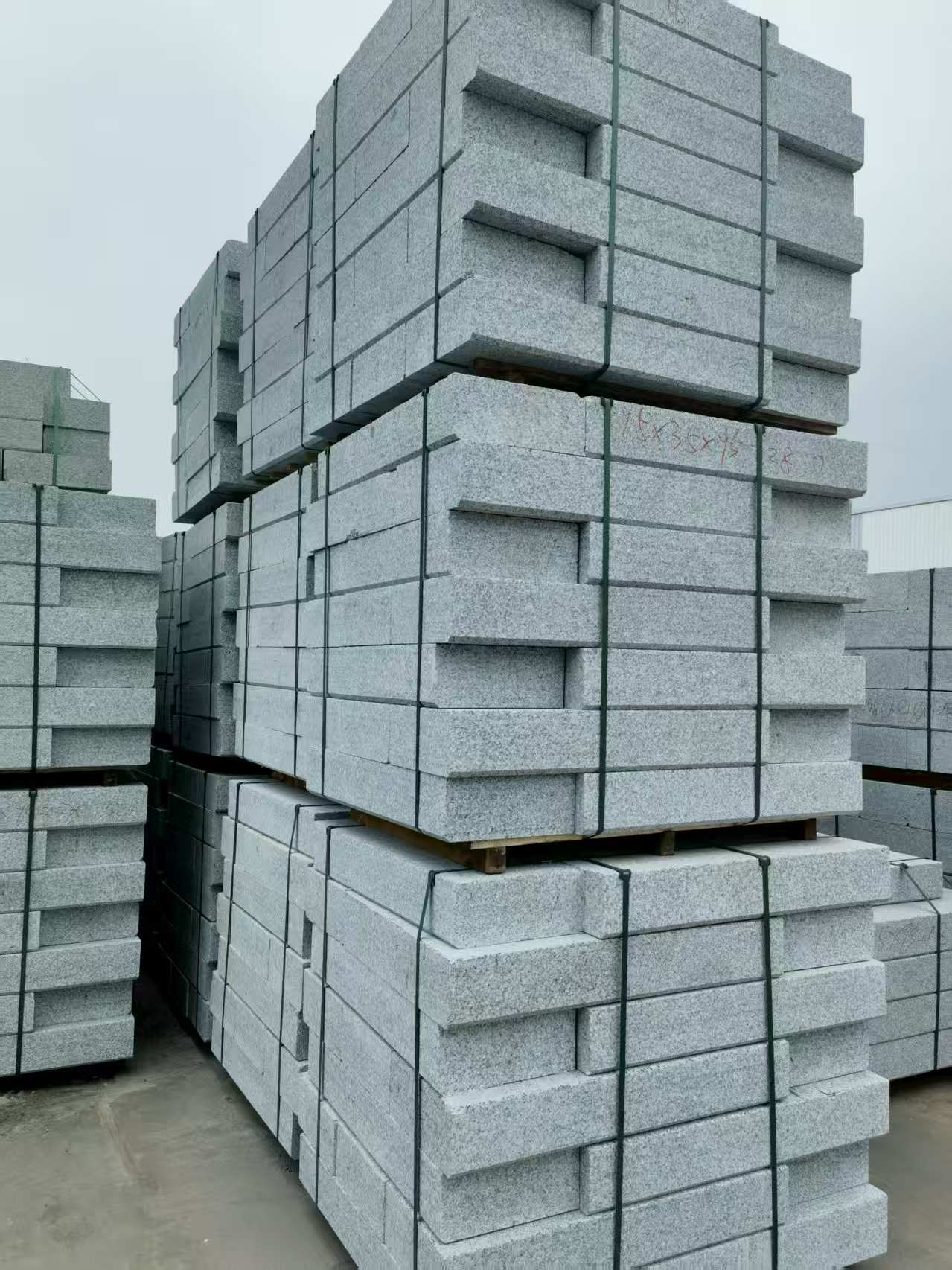 无锡 路沿石，板板正正的路沿石