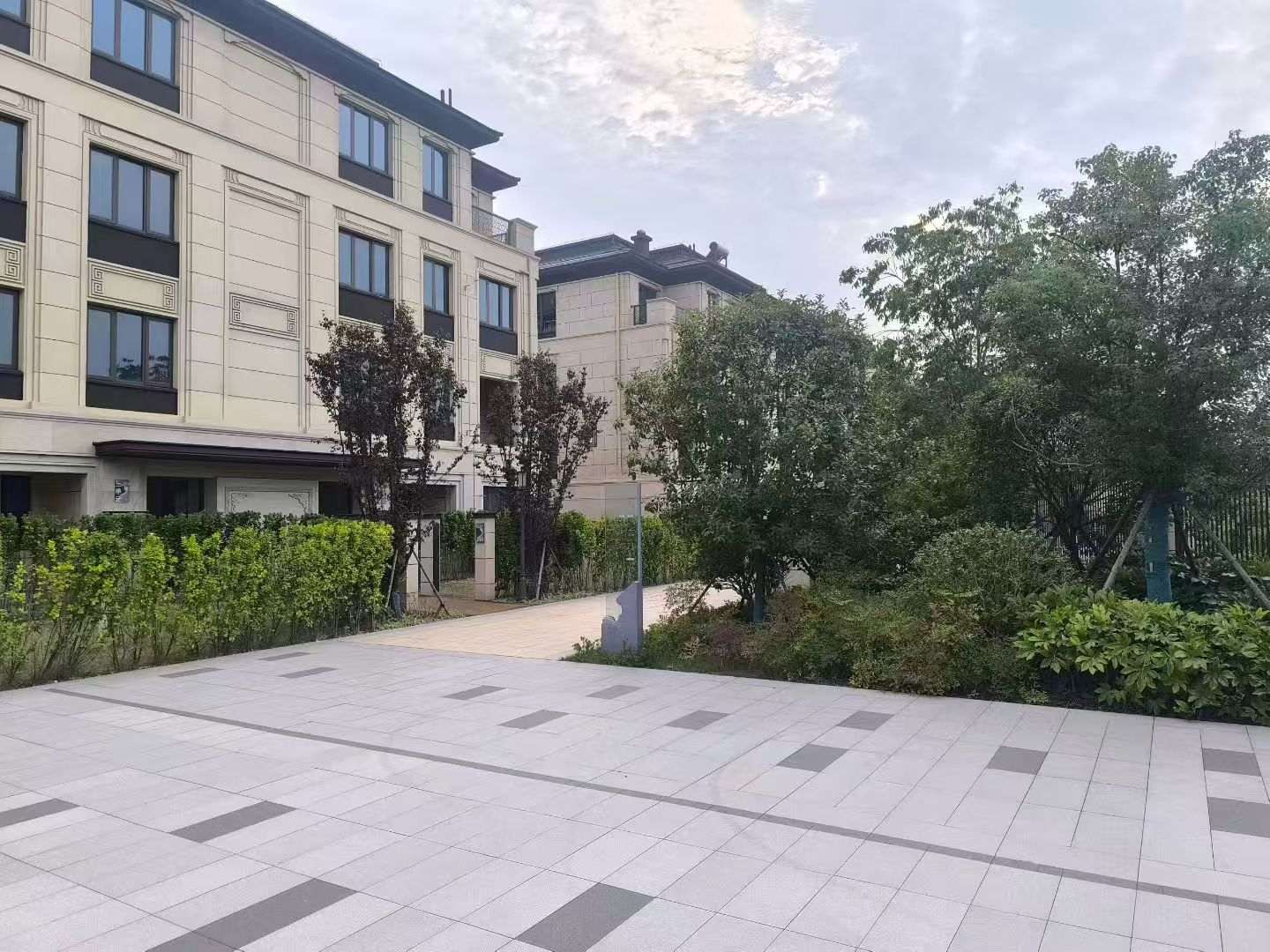 无锡 芝麻白与芝麻白搭配铺装，尺寸1200*600